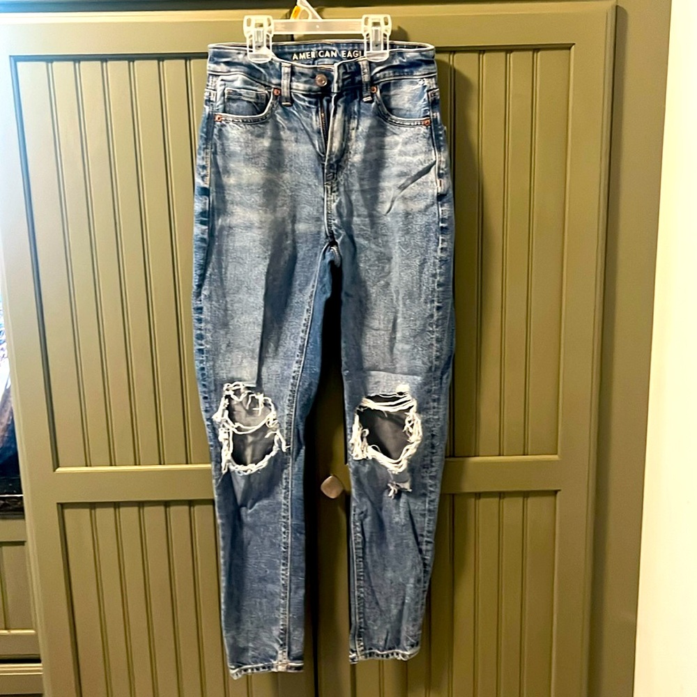 American Eagle 000 Short Strigid distressed knee Jeans straight leg